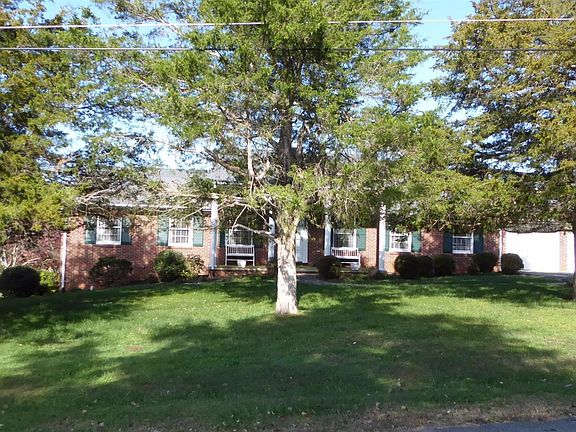 4th image of 210 Pearson Dr