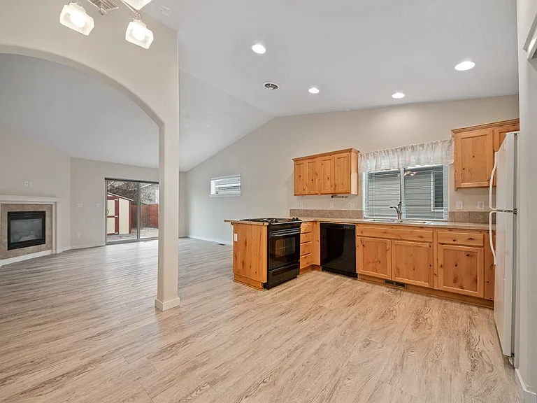 953 SW 25th Ln — Photo 9