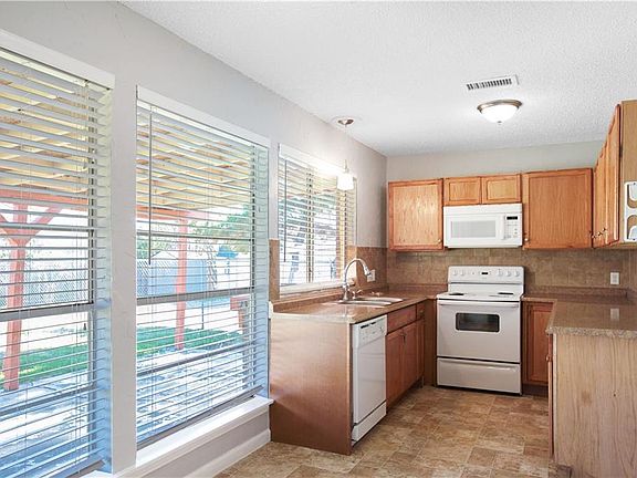3rd image of 5632 Macaskill Dr
