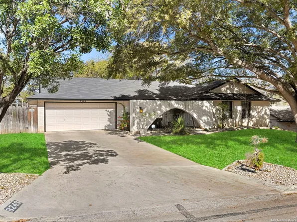 8243 PHOENIX AVE, Universal City, TX 78148