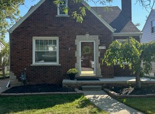 1809 Roslyn Rd, Grosse Pointe Woods, MI 48236