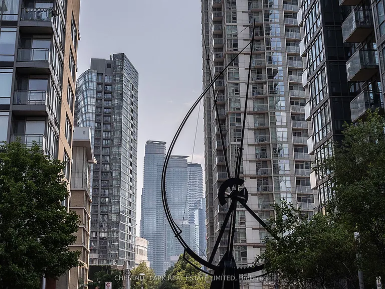 15 Fort York Blvd #710 — Photo 20