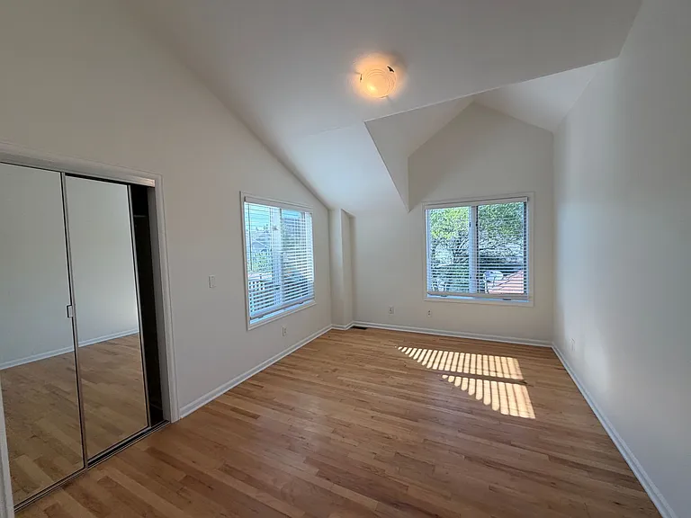225 S Monroe St — Photo 24