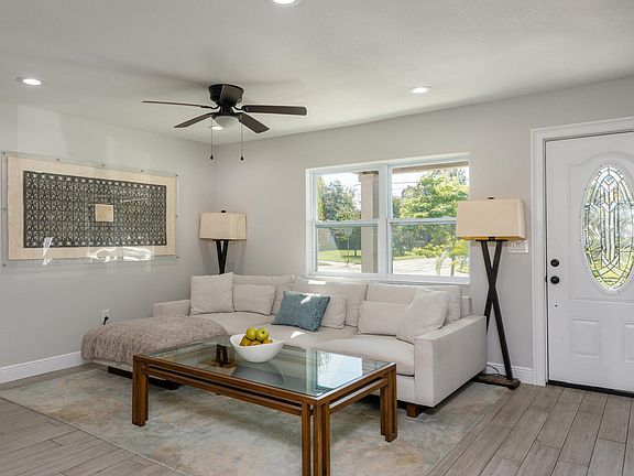 3rd image of 4013 W Fair Oaks Ave