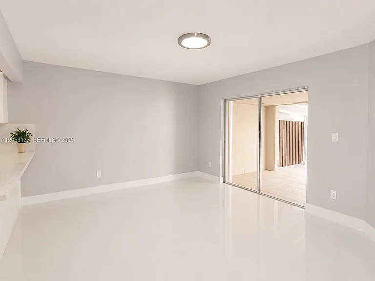 1104 SW 118th Ct #1104 — Photo 4