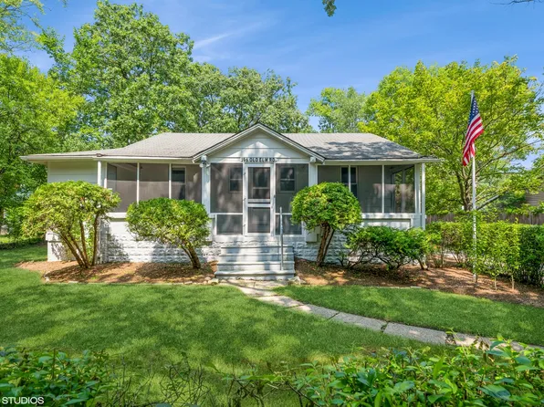 196 E Old Elm Rd, Lake Forest, IL 60045