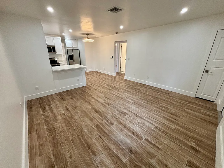 707 SE 8th Ter #1 — Photo 8