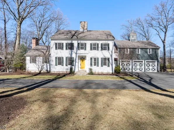 6 Red Oak Row, Chester Twp., NJ 07930