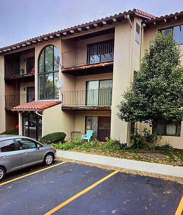 1st image of 21W581 North Ave APT 48