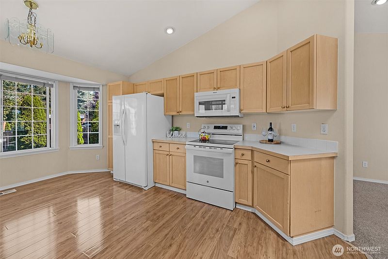 4th image of 6903 78th Drive NE