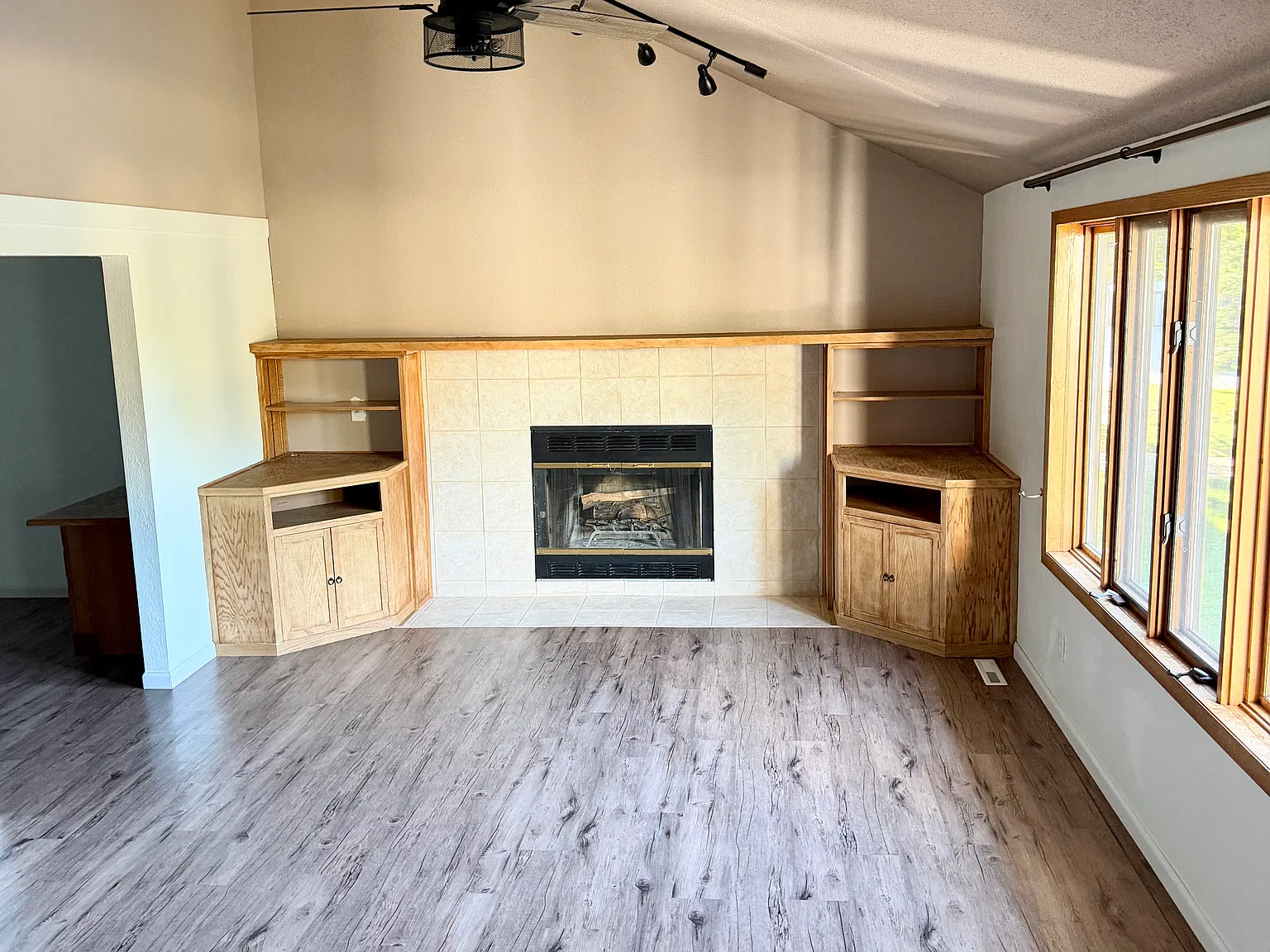 3 bed, 2.5 bath, 1586 sqft, $2,200 — Photo 3