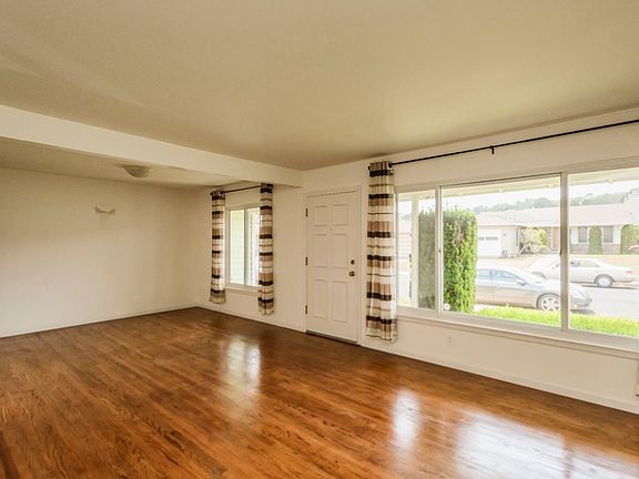 3rd image of 564 Zita Dr