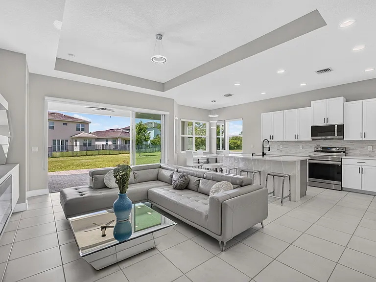 16293 Melogold Dr — Photo 41