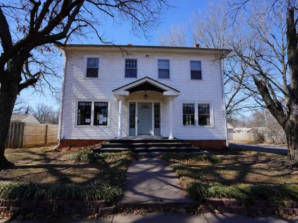 201 Park St, Winfield, KS 67156