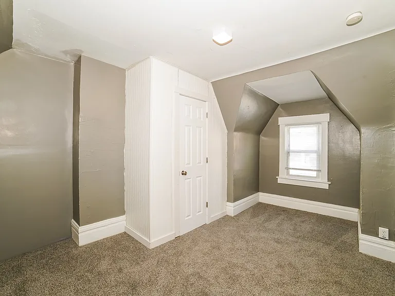 1756461_023_main_bedroom_12928825.jpg