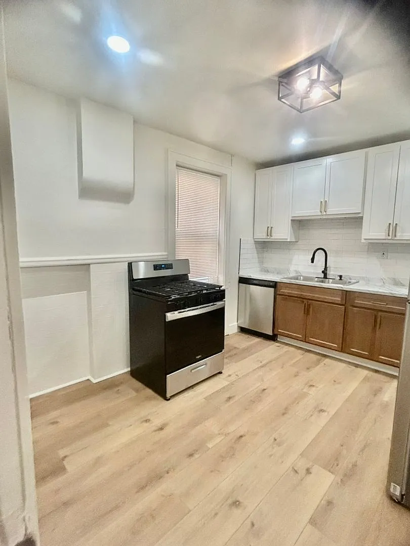 4035 S Grand Blvd — Photo 1