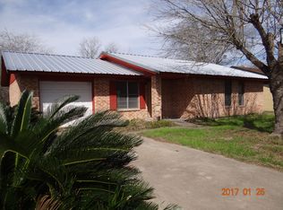 1303 Glendale Dr, Beeville, TX 78102