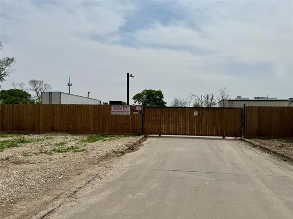 10927 Woodedge Dr, Houston, TX 77070