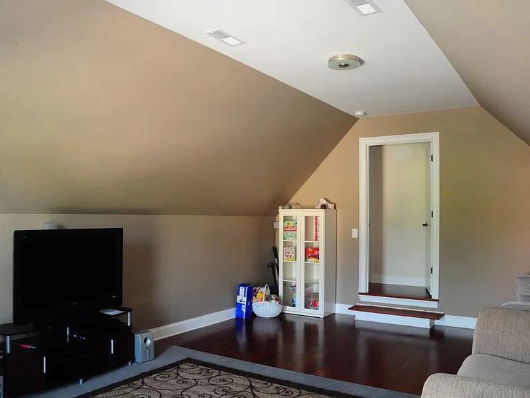 Wellesley Dr — Photo 14