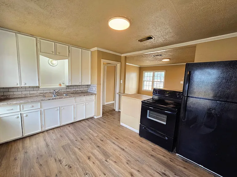 1319 Sycamore St — Photo 15
