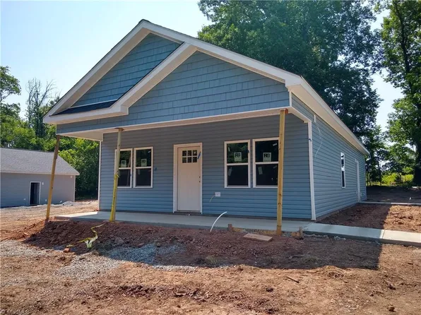 715 Meadowgreen Village Dr, Eden, NC 27288