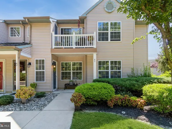 41 Crestmont Dr, Mantua, NJ 08051