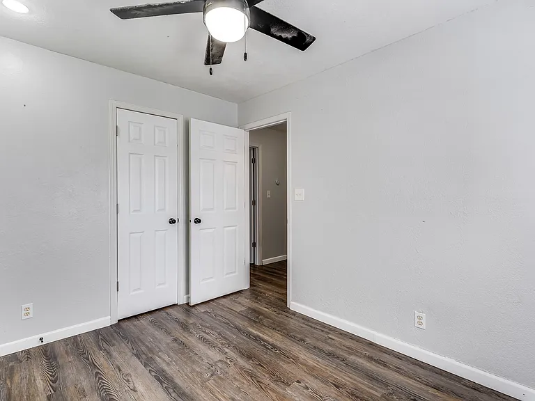 1712 N Belmont Ave — Photo 23