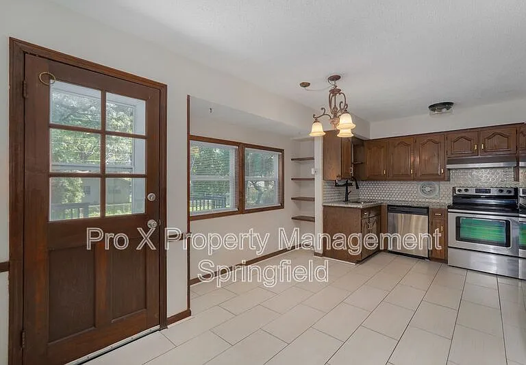 3332 S Southlyn Pl — Photo 6