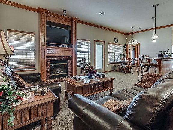 3rd image of 884 Whispering Creek Ct