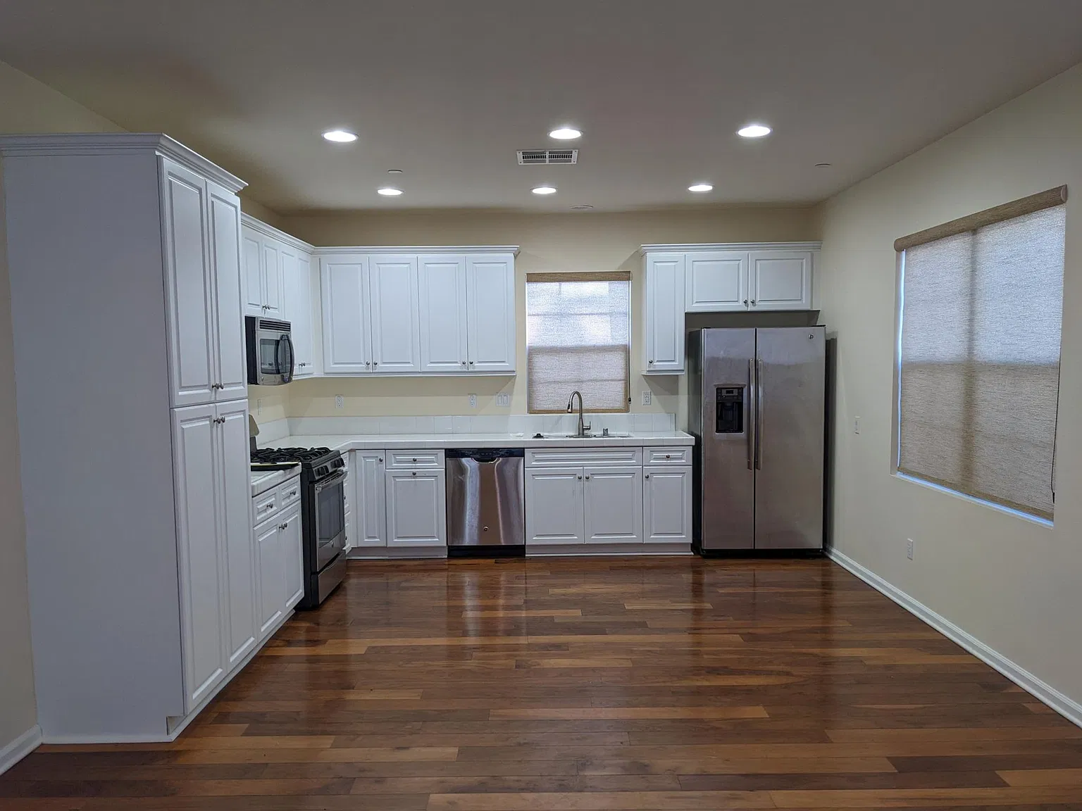 2 bed, 2.5 bath, 1401 sqft, $3,400 — Photo 3