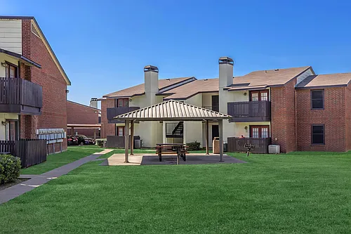 Rolling Hills Place Photo 1
