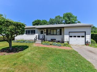 83 Windward Way, Southampton, NY 11968