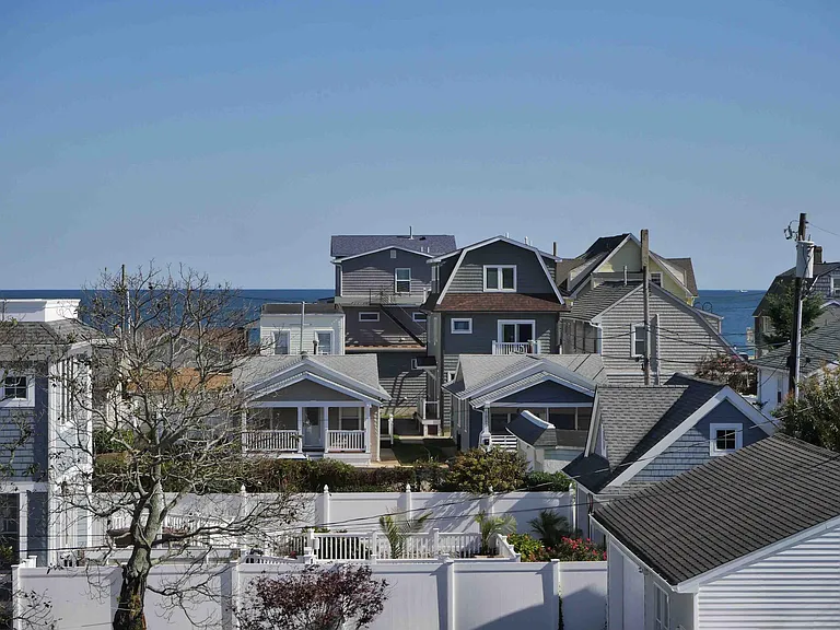 3rd floor deck ocean views