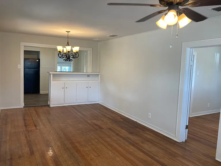728 Moore St — Photo 6