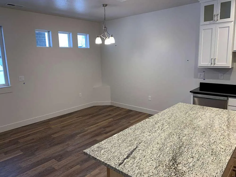 3 bed, 2.5 bath, 1616 sqft, $1,725 — Photo 2