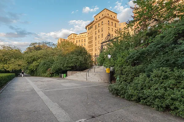 Rented by Sky Management | media 25