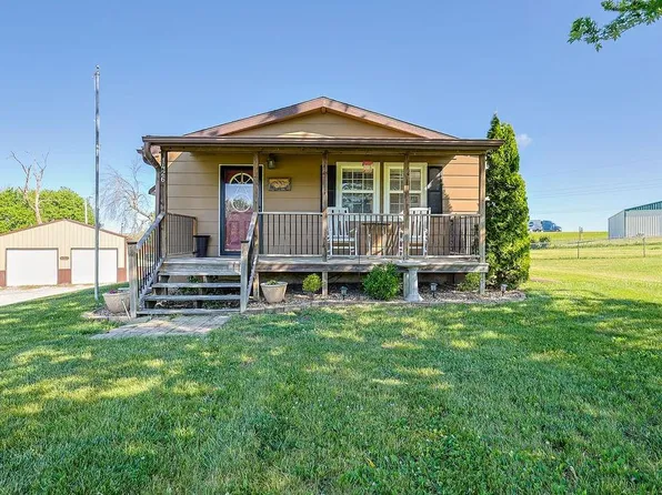 1426 Loveland Dr, Stewartsville, MO 64490