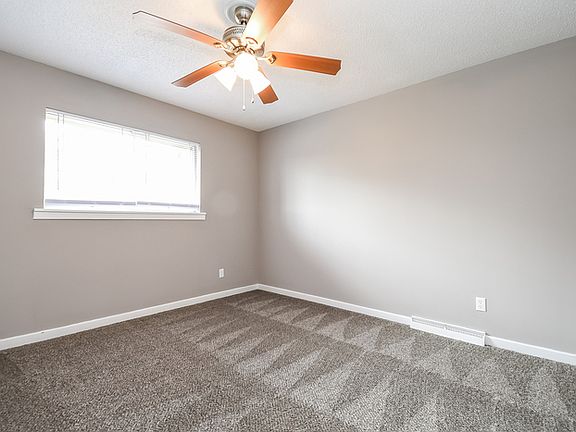 5th image of 256 Garden Dr