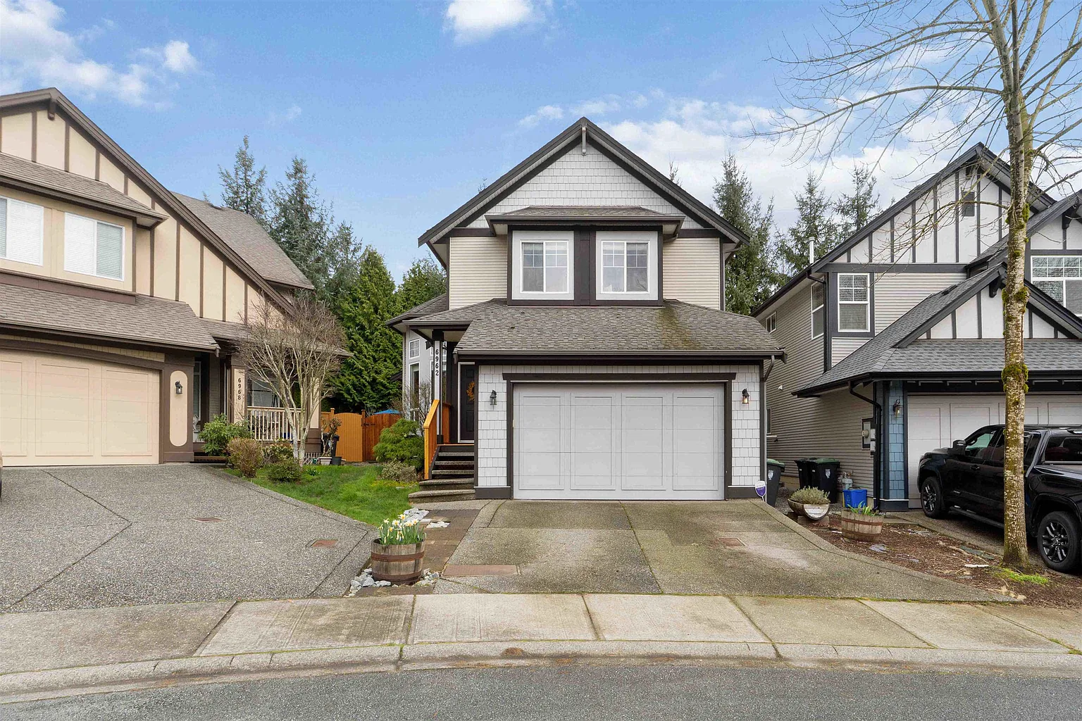 6962 198b St photo 1