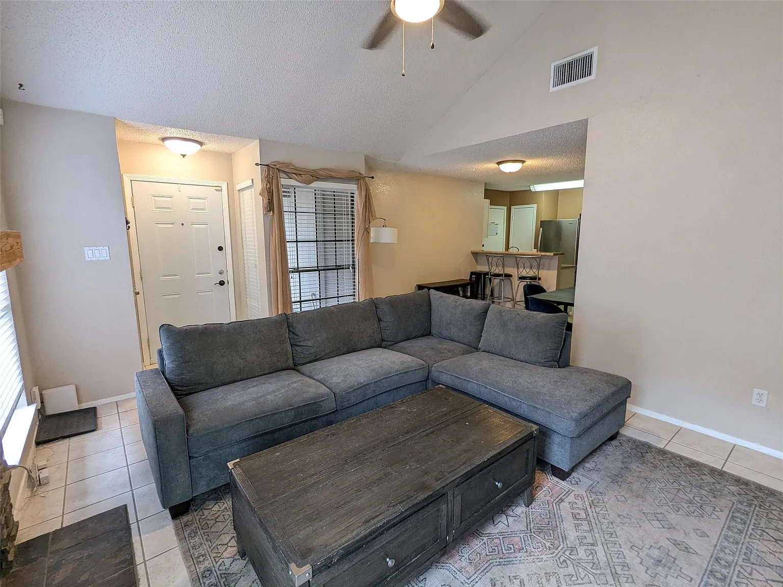 3 bed, 2.0 bath, 1100 sqft, $1,950 — Photo 4