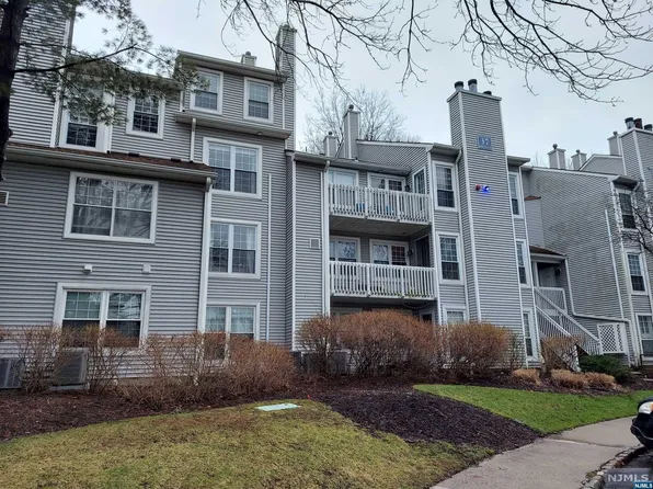 59 Eagles Notch Dr, Englewood, NJ 07631