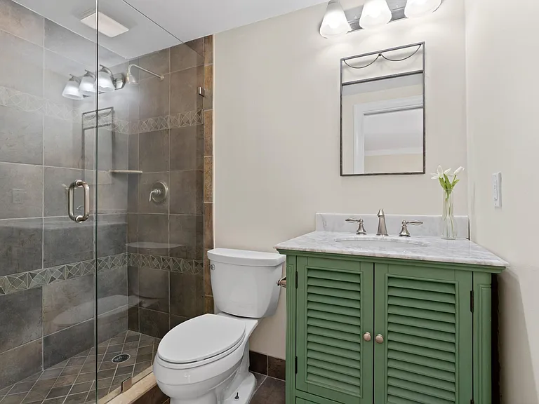 2327 Waterside Dr — Photo 15