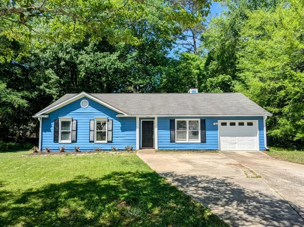 685 Greenhedge Dr, Stone Mountain, GA 30088