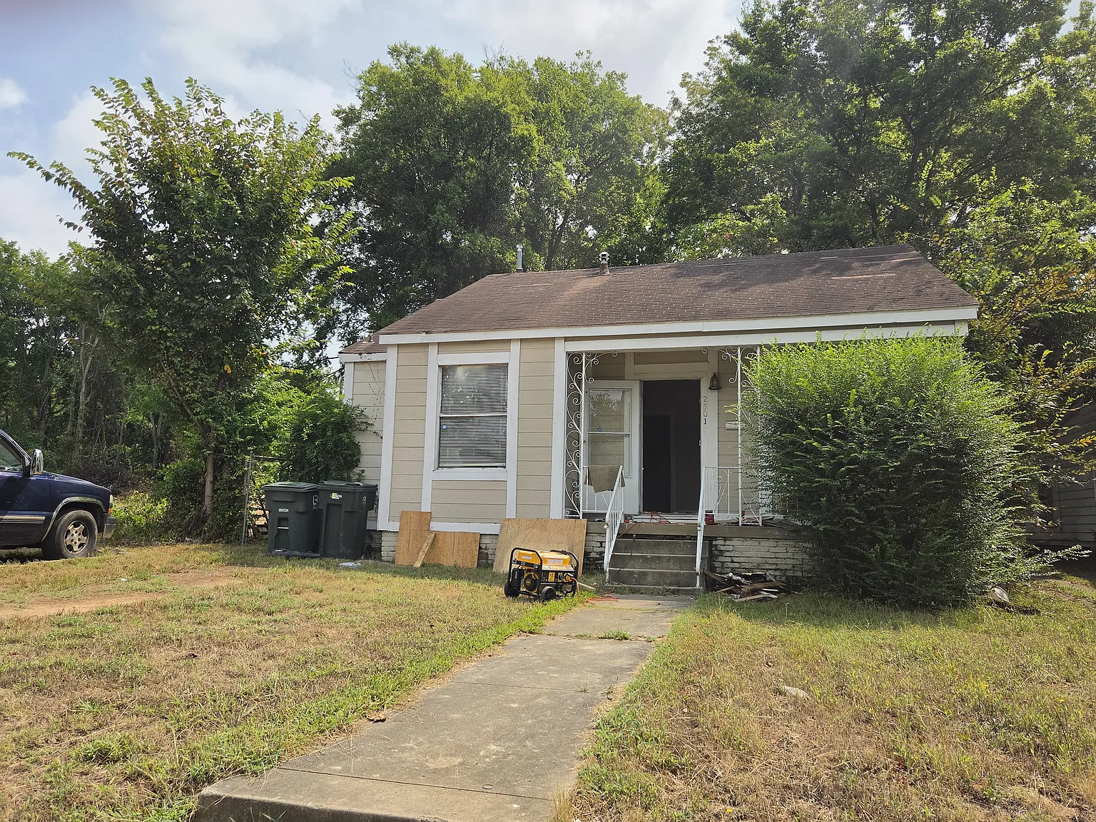 3 bed, 1400 sqft, $900 — Photo 1