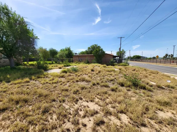 211 N Stone Ave, Laredo, TX 78040