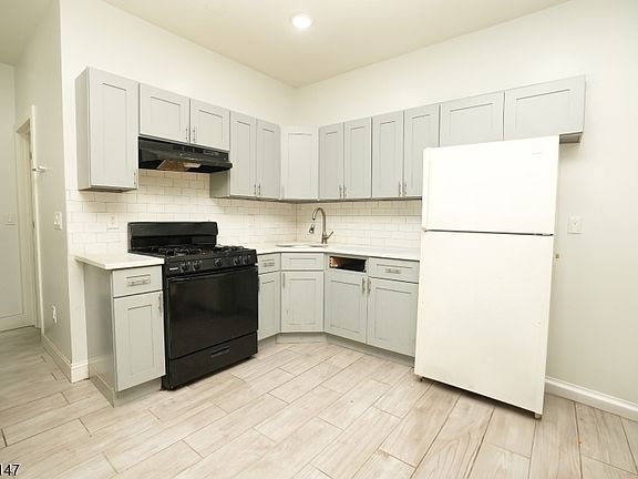 3rd image of 14-16 Hazel Pl