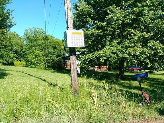 3rd image of 829 Beacon Rd