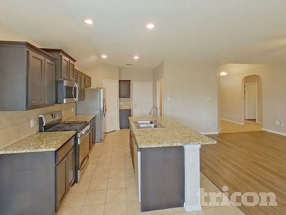 3rd image of 752 Rutherford Dr