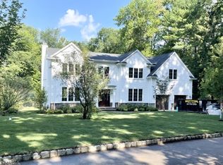 20 Reeds Ln, Woodcliff Lake, NJ 07677