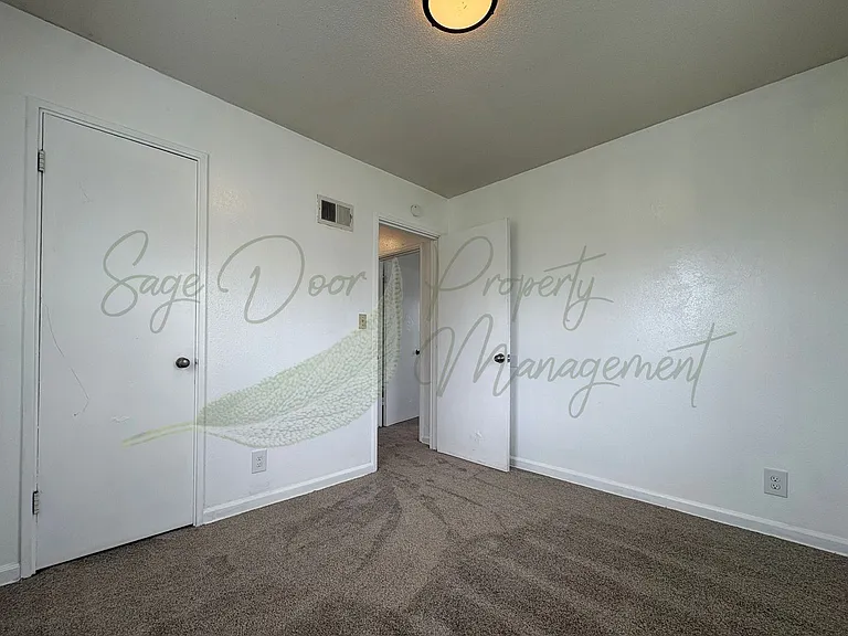9506 Harrison St — Photo 15